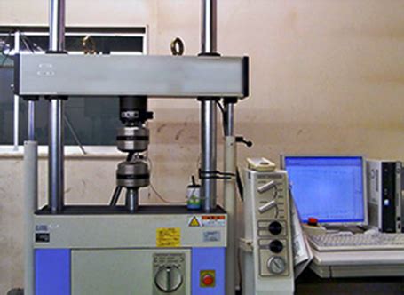 low cycle fatigue testing machine